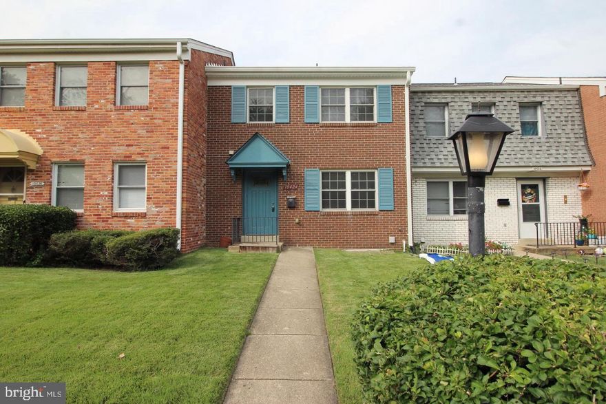 Classic All Brick 4 bedroom/ 3 1/2 bath Colonial Townhome in Fairfax!  LOVELY updates include newer kitchen, gleaming hardwood floors, fully finished basement with bedroom and full bath walking out to fully fenced rear yard/patio.  A private oasis backing to pool and basketball courts and a short walk to downtown Fairfax City!  A MUST SEE!