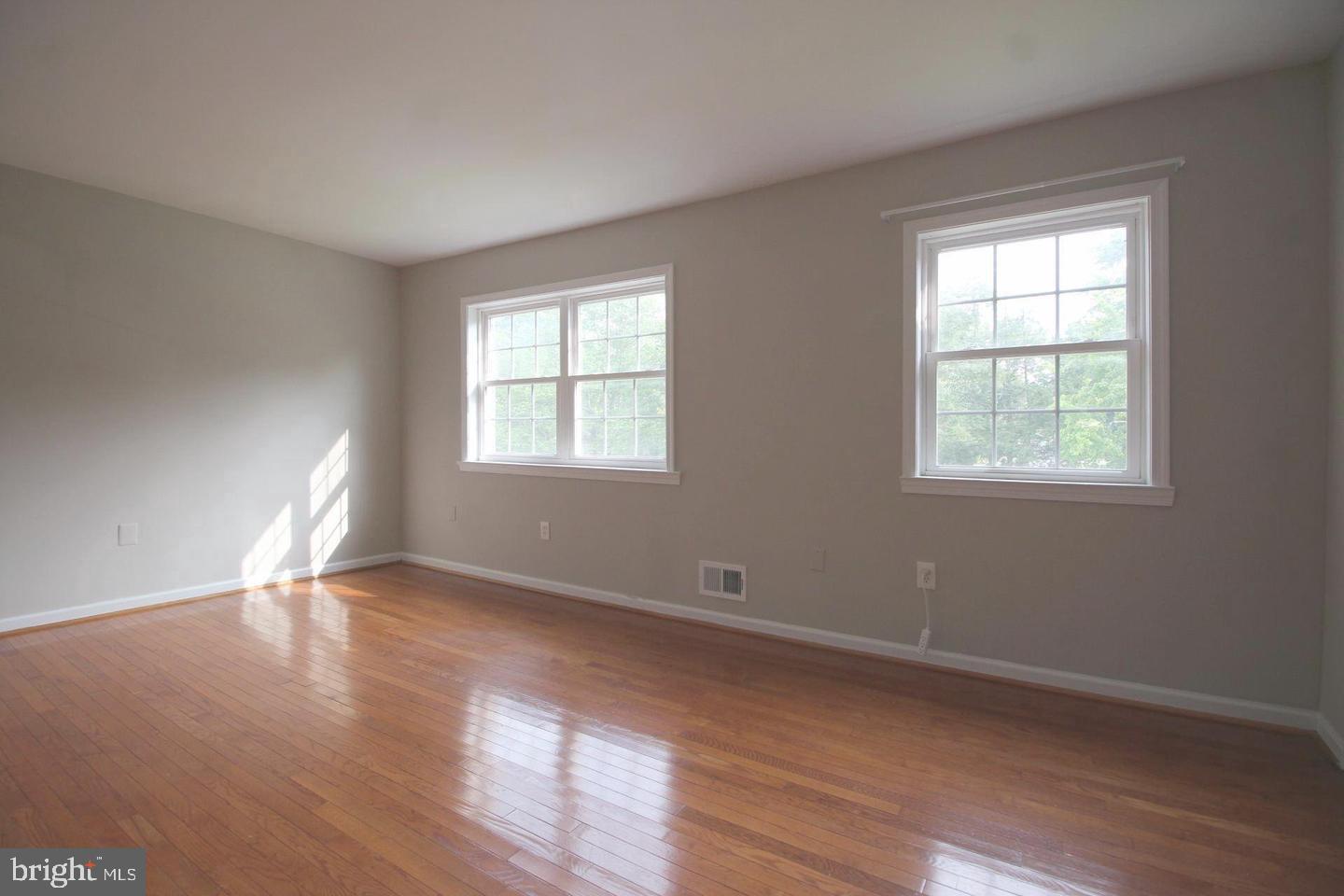 COURTHOUSE SQUARE - Residential Lease