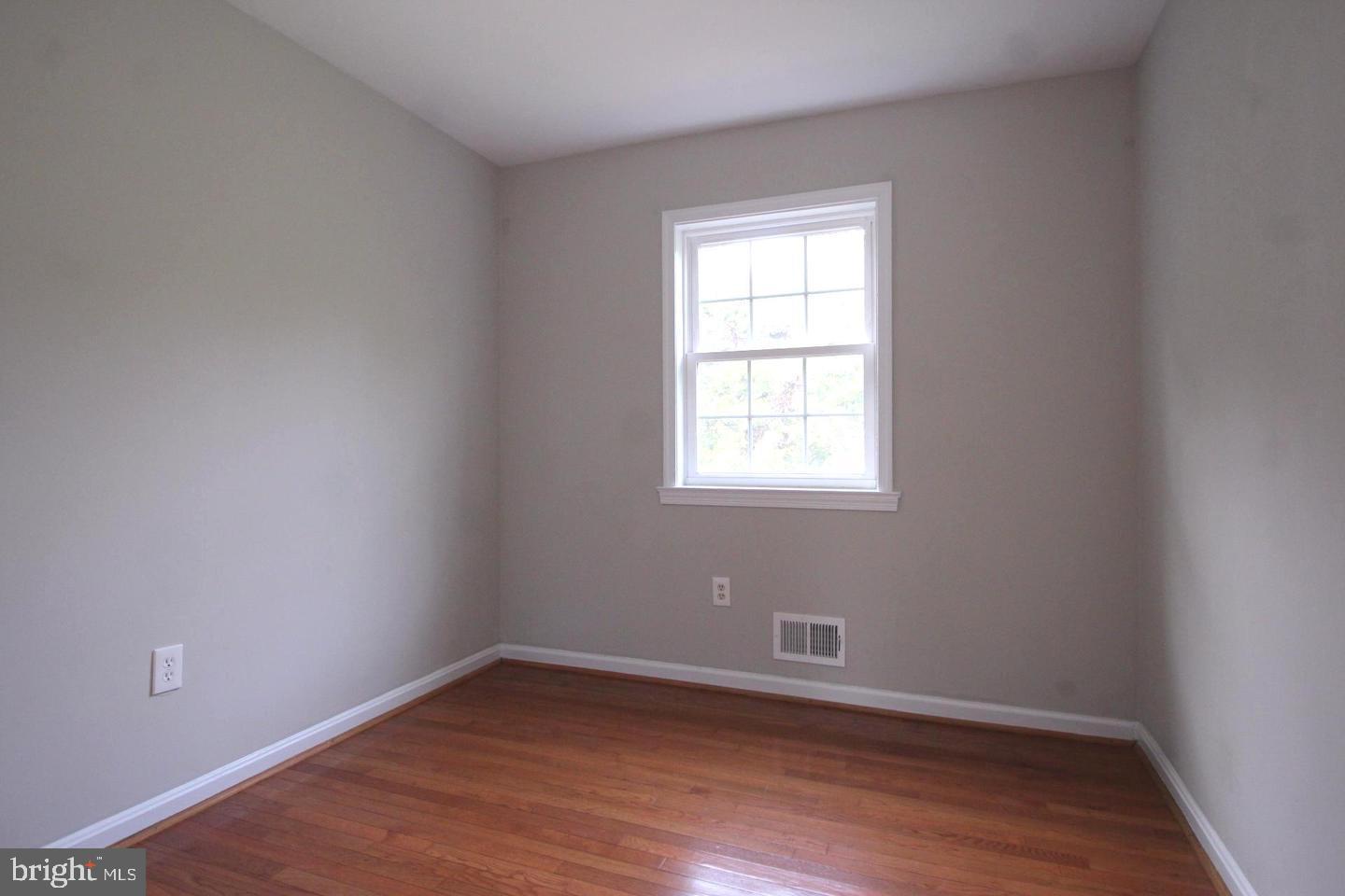 COURTHOUSE SQUARE - Residential Lease