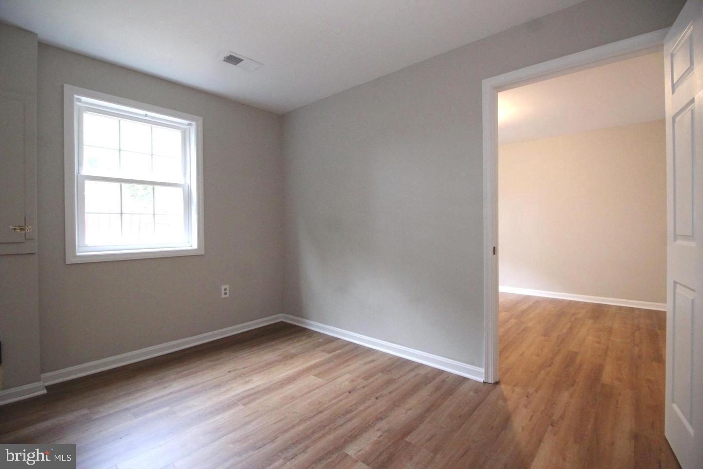 COURTHOUSE SQUARE - Residential Lease