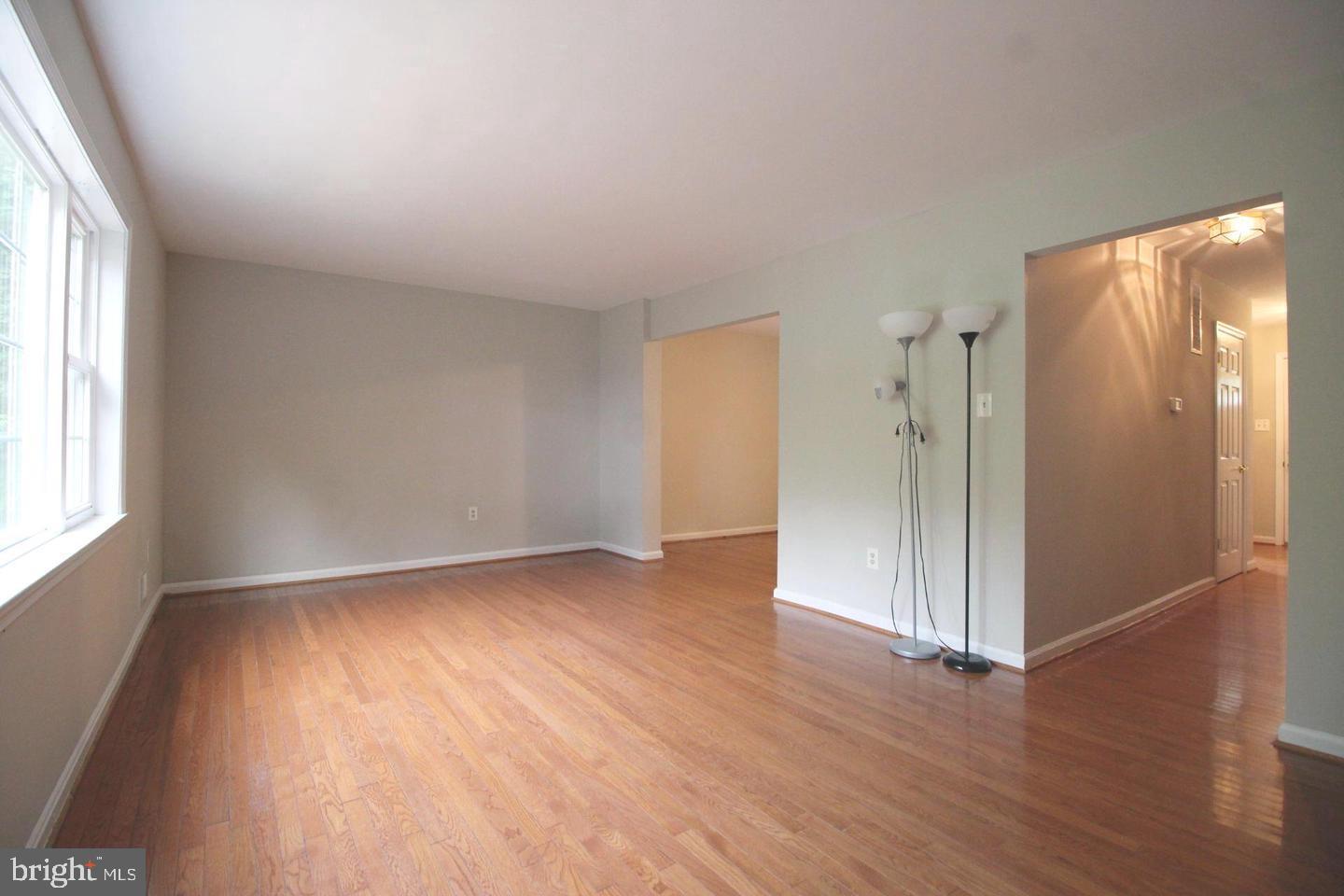 COURTHOUSE SQUARE - Residential Lease