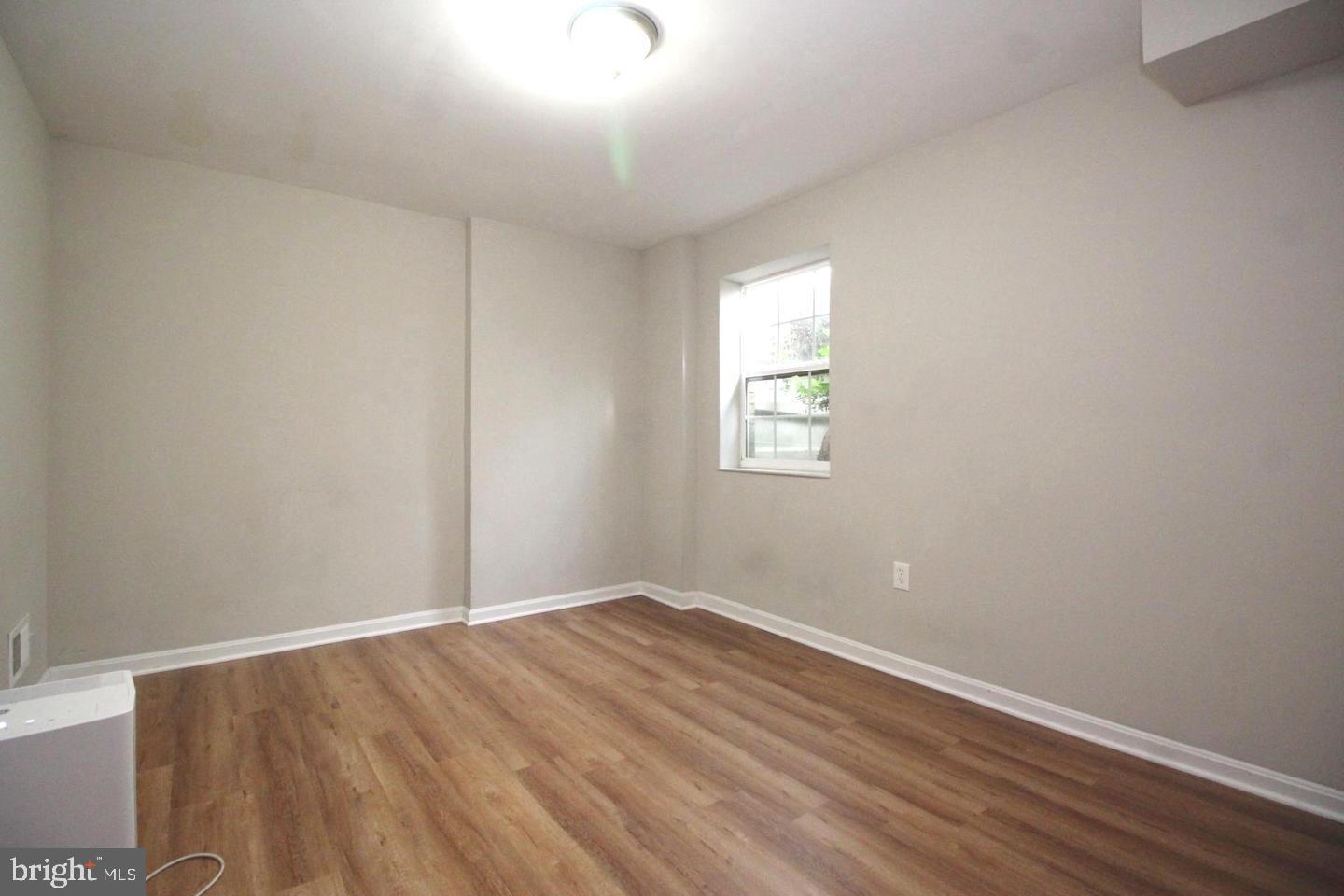 COURTHOUSE SQUARE - Residential Lease