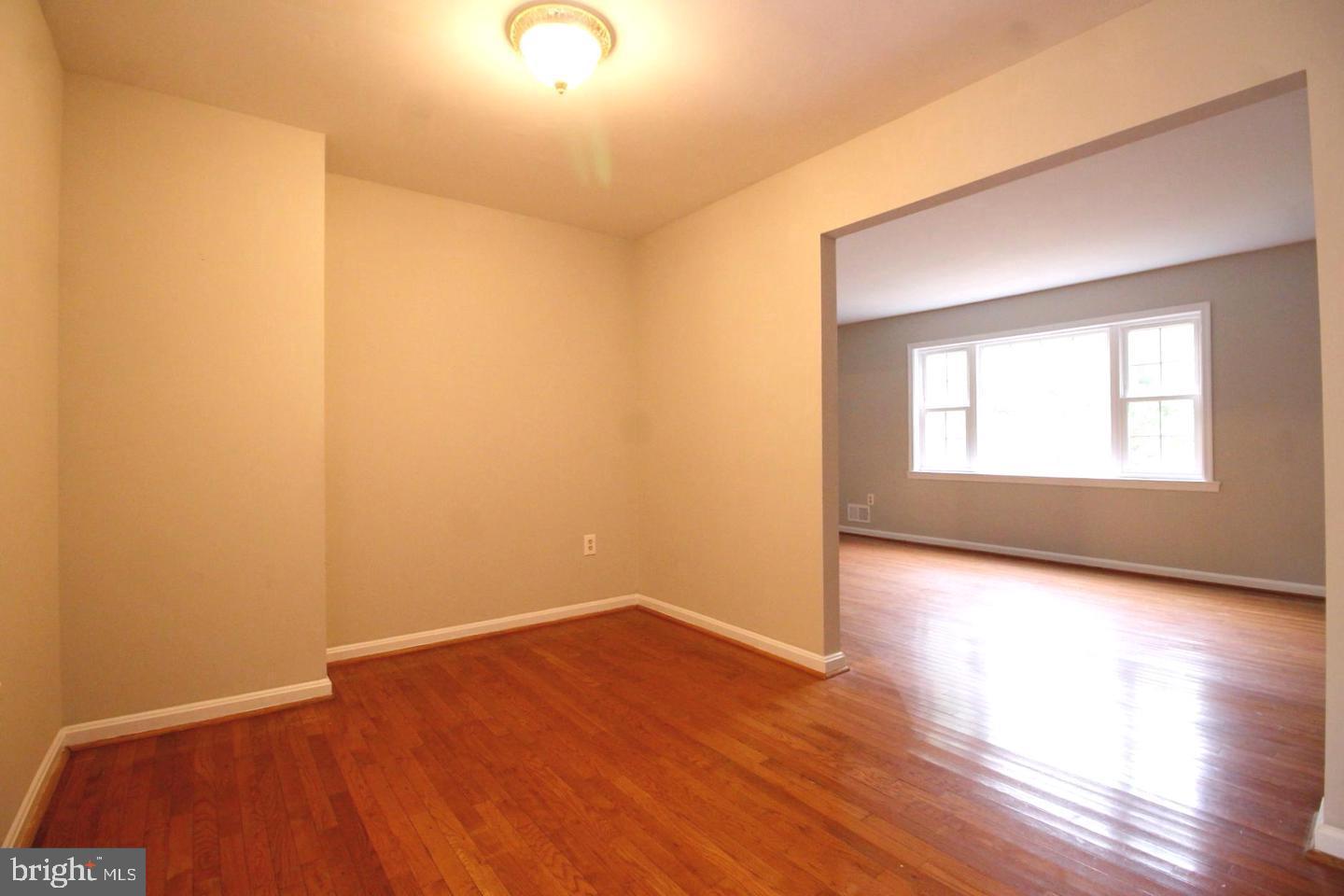 COURTHOUSE SQUARE - Residential Lease