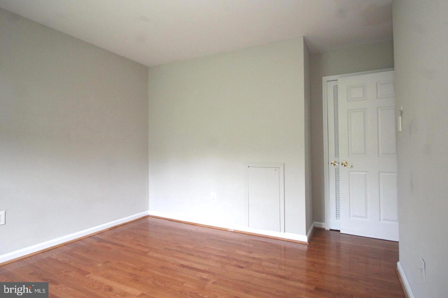 COURTHOUSE SQUARE - Residential Lease