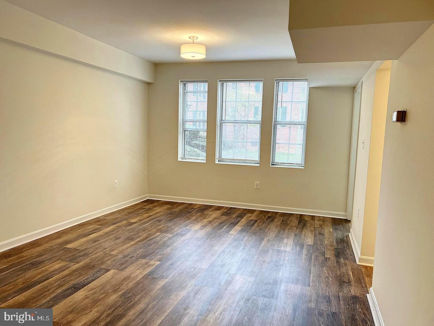 1817 QUEENS LANE 2-160