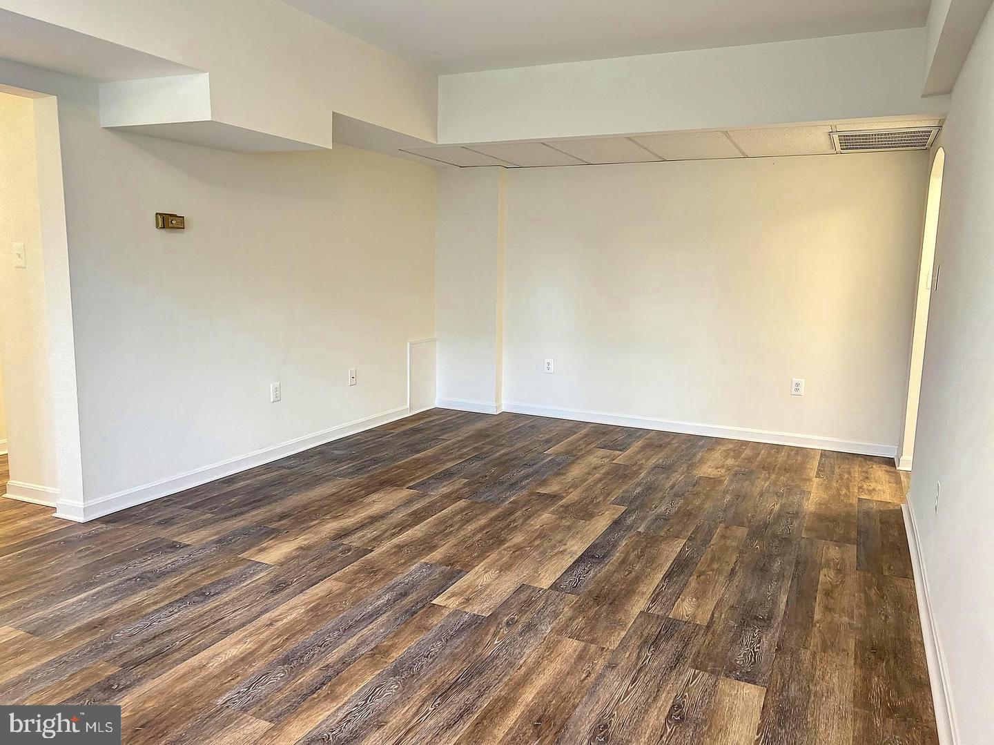 1817 QUEENS LANE 2-160