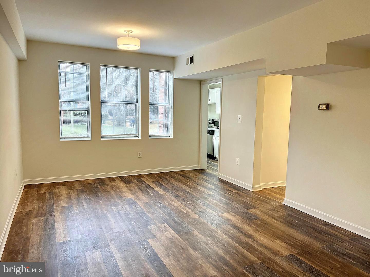 1817 QUEENS LANE 2-160