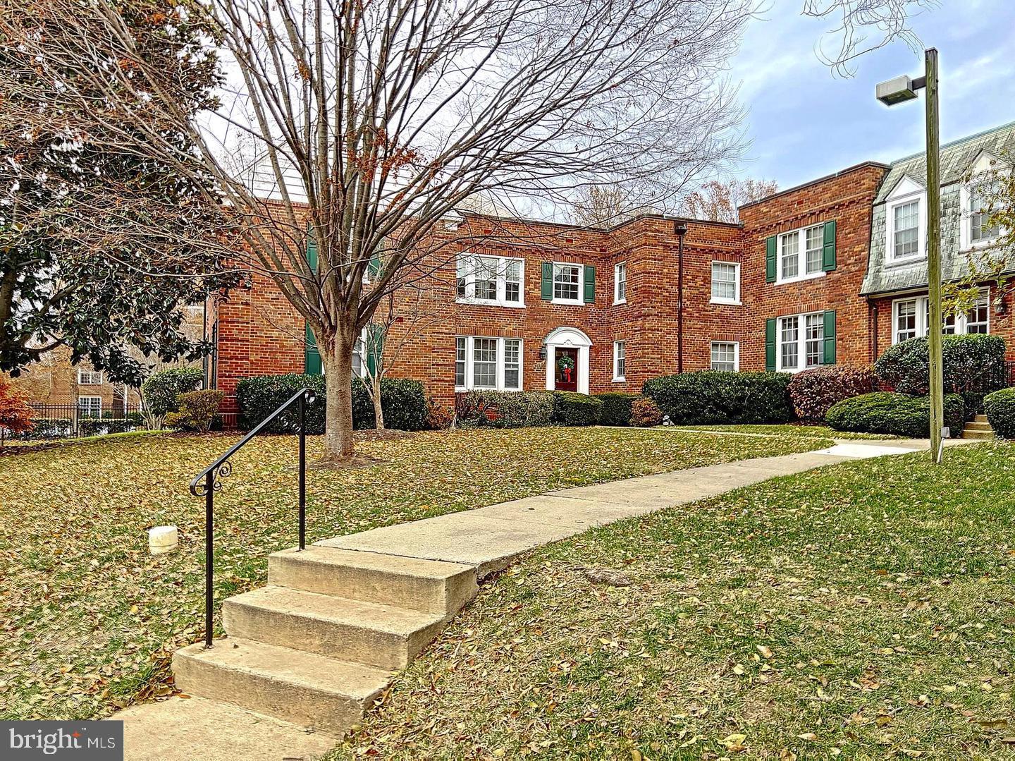 1817 QUEENS LANE 2-160