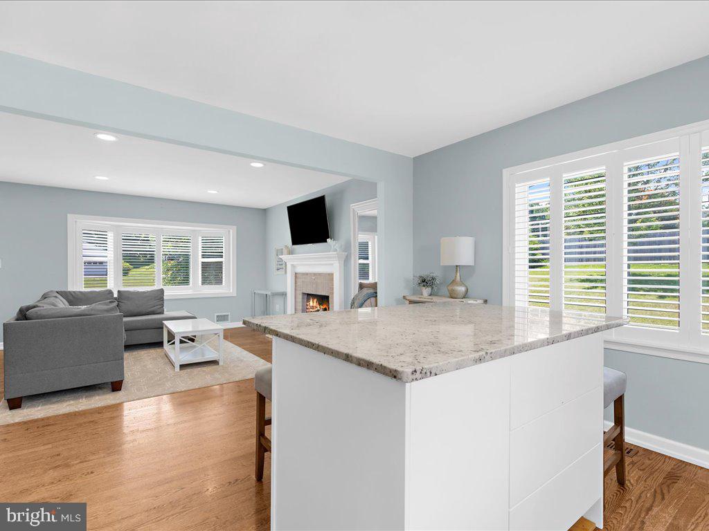 MONTGOMERY KNOLLS - Residential