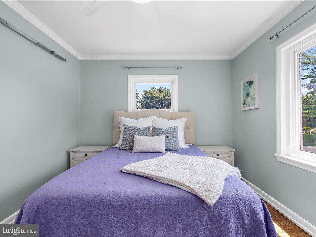 MONTGOMERY KNOLLS - Residential