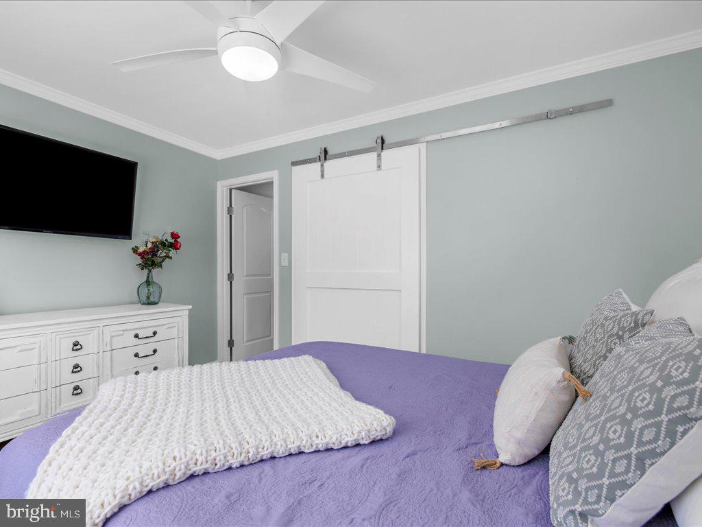 MONTGOMERY KNOLLS - Residential