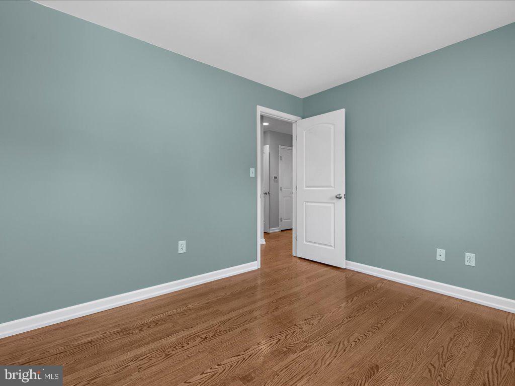 MONTGOMERY KNOLLS - Residential