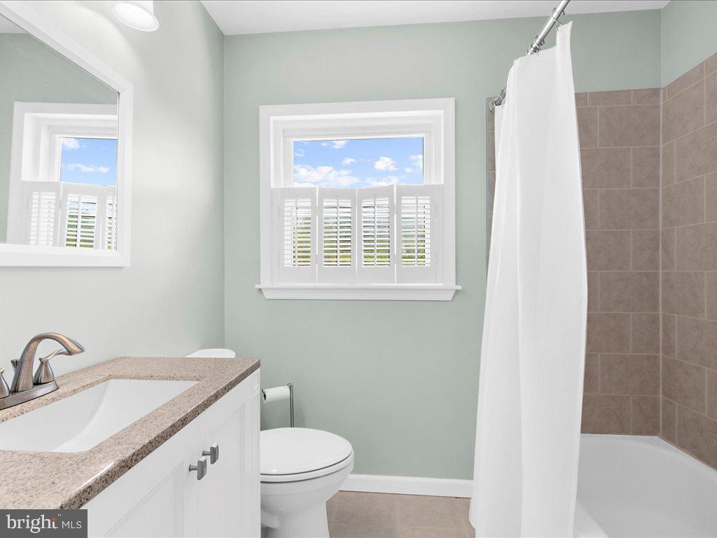 MONTGOMERY KNOLLS - Residential