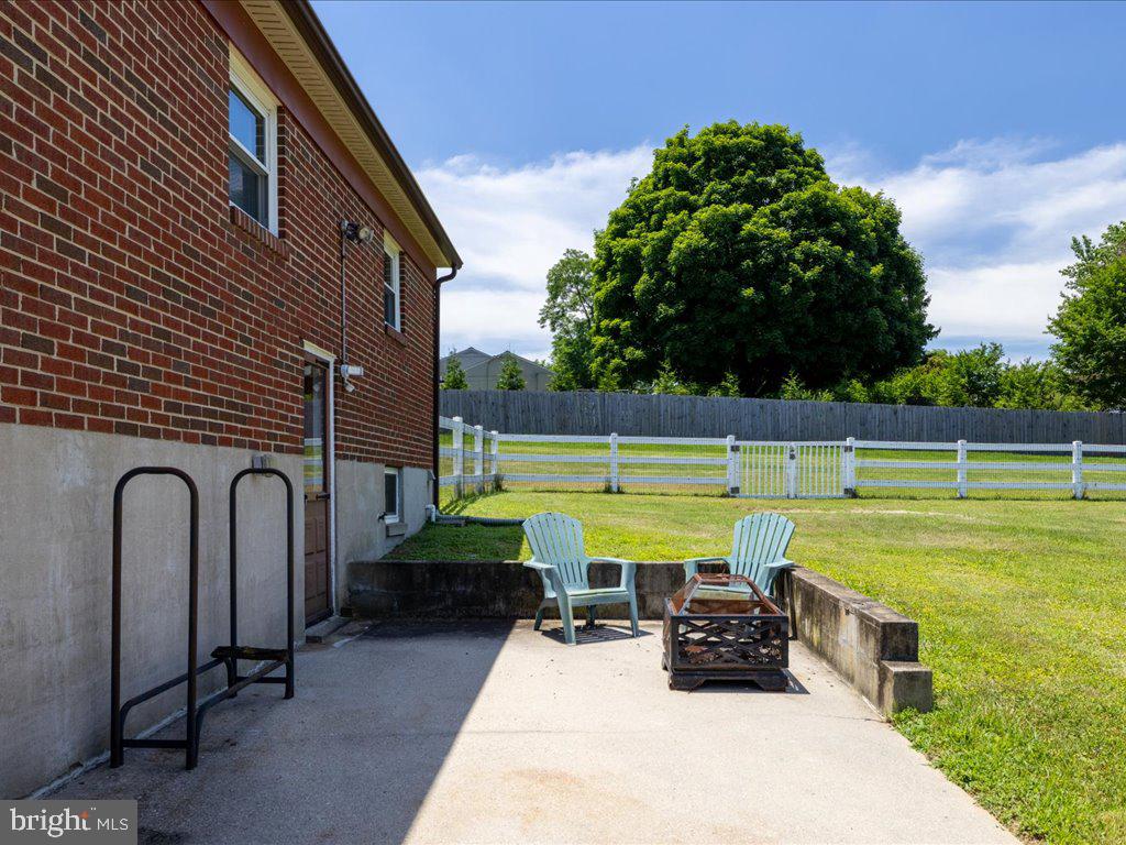 MONTGOMERY KNOLLS - Residential