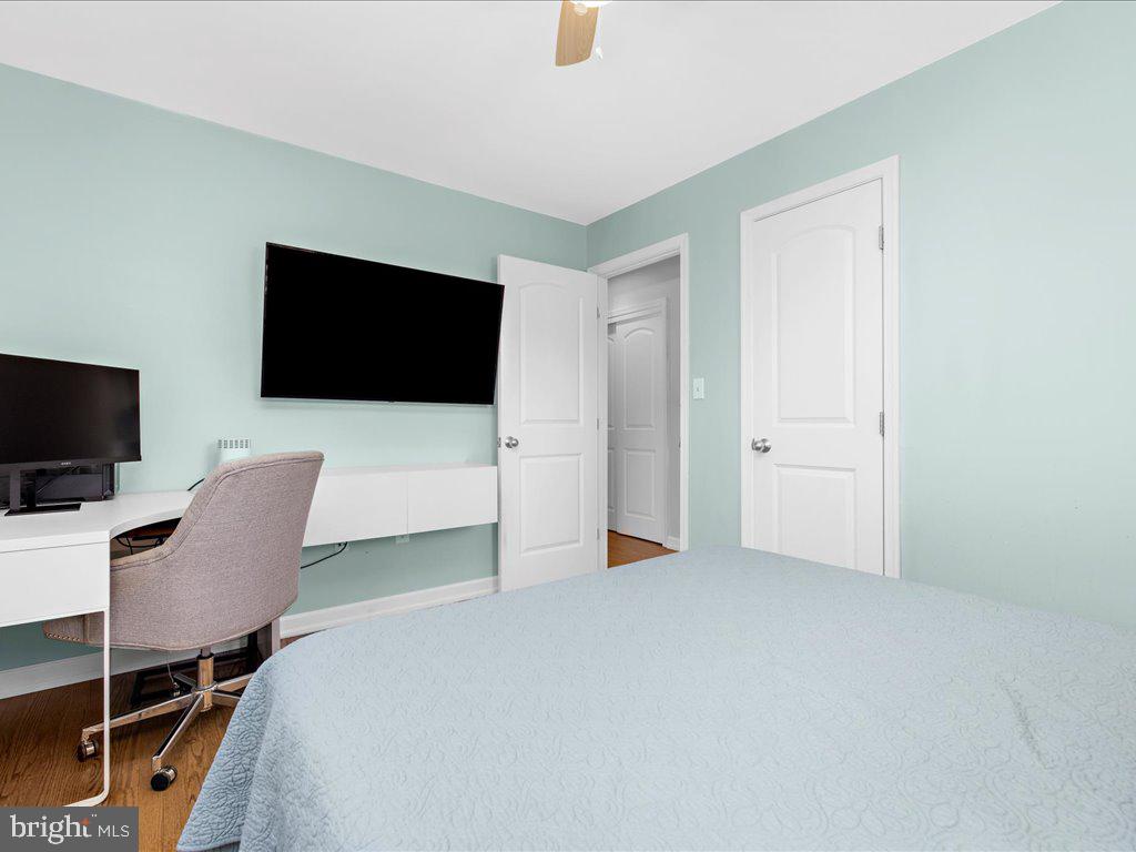 MONTGOMERY KNOLLS - Residential