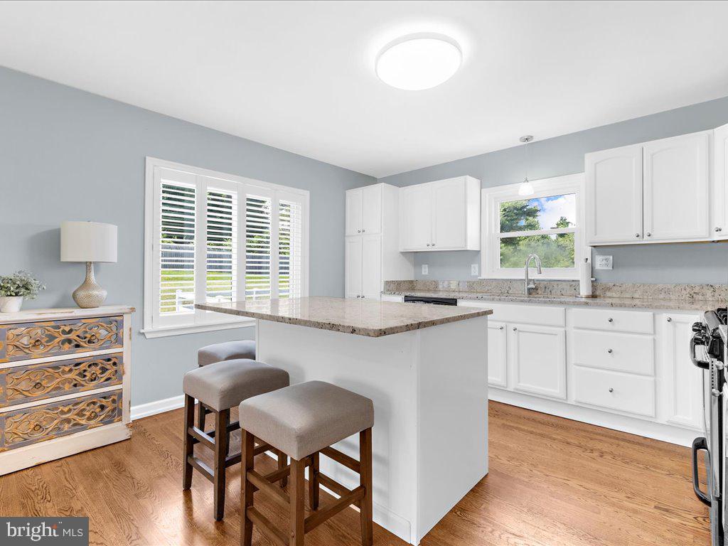 MONTGOMERY KNOLLS - Residential