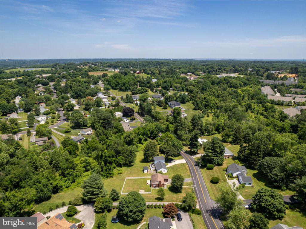 MONTGOMERY KNOLLS - Residential