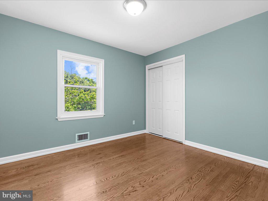 MONTGOMERY KNOLLS - Residential