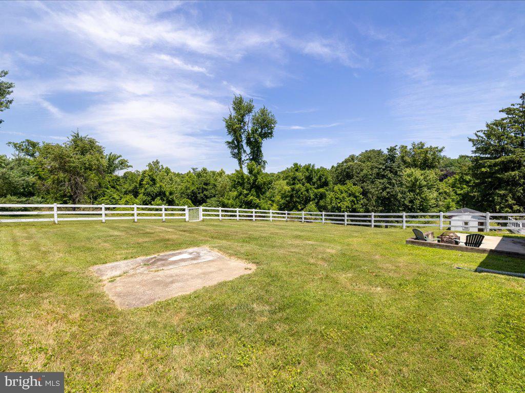 MONTGOMERY KNOLLS - Residential