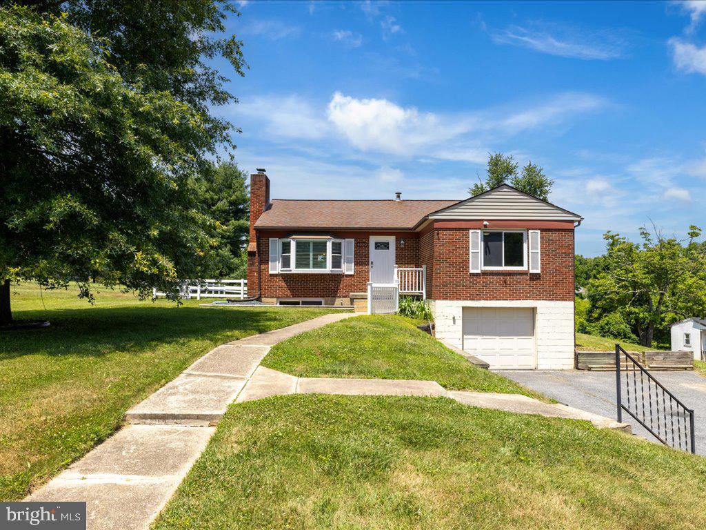 MONTGOMERY KNOLLS - Residential