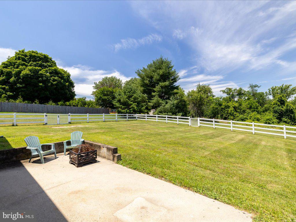 MONTGOMERY KNOLLS - Residential