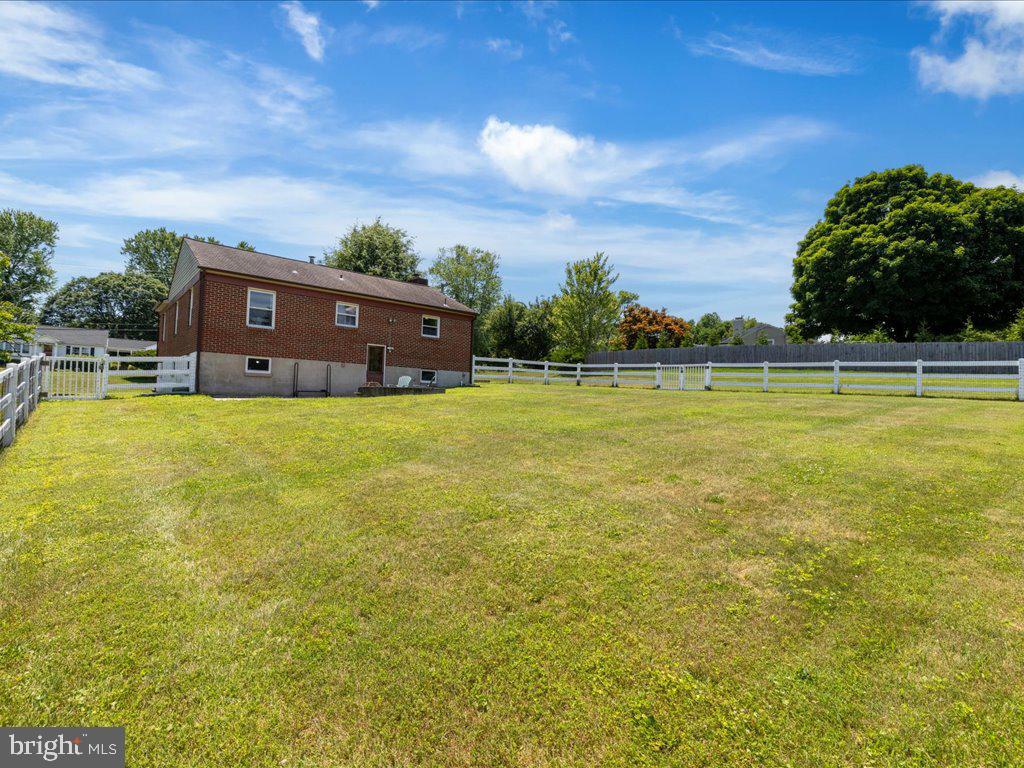 MONTGOMERY KNOLLS - Residential