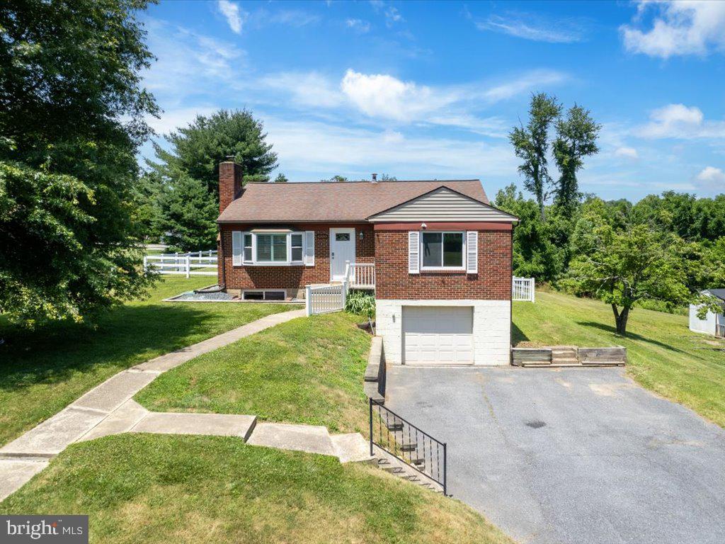 MONTGOMERY KNOLLS - Residential