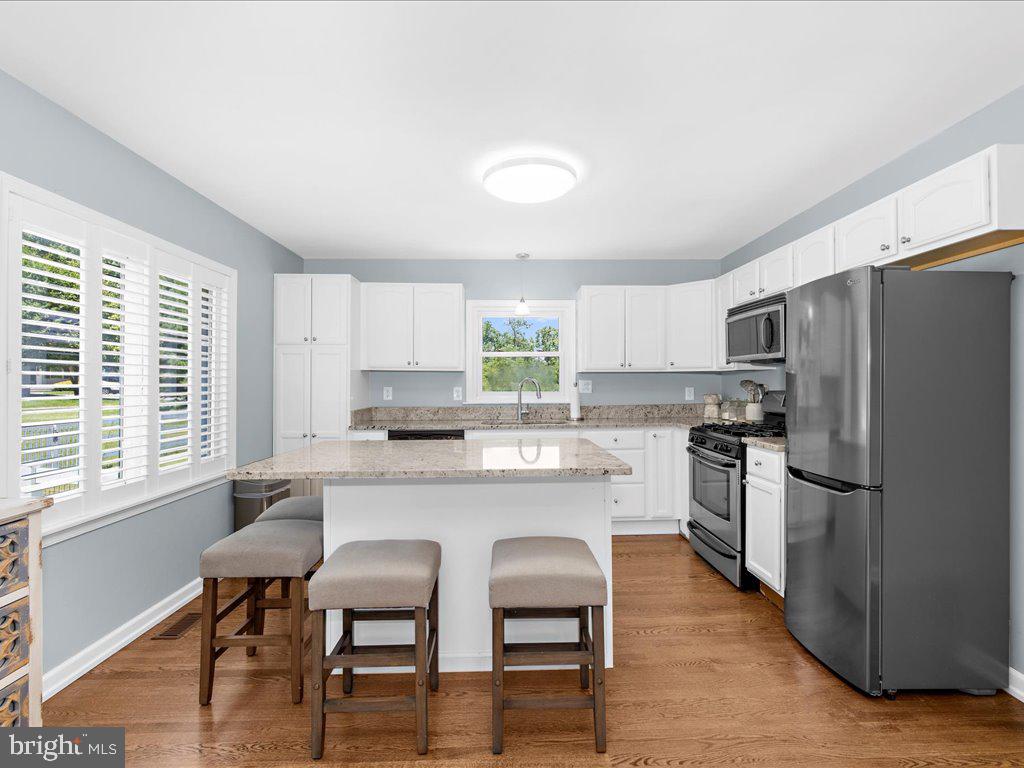 MONTGOMERY KNOLLS - Residential