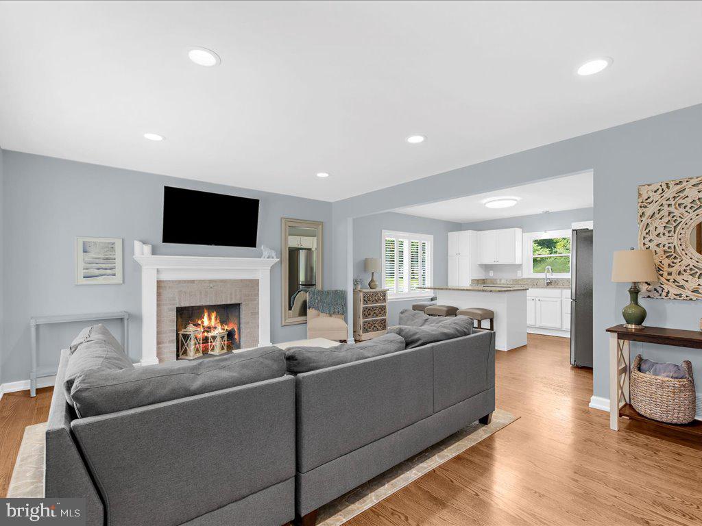 MONTGOMERY KNOLLS - Residential