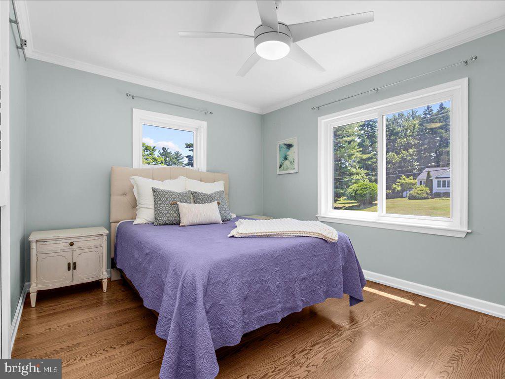 MONTGOMERY KNOLLS - Residential