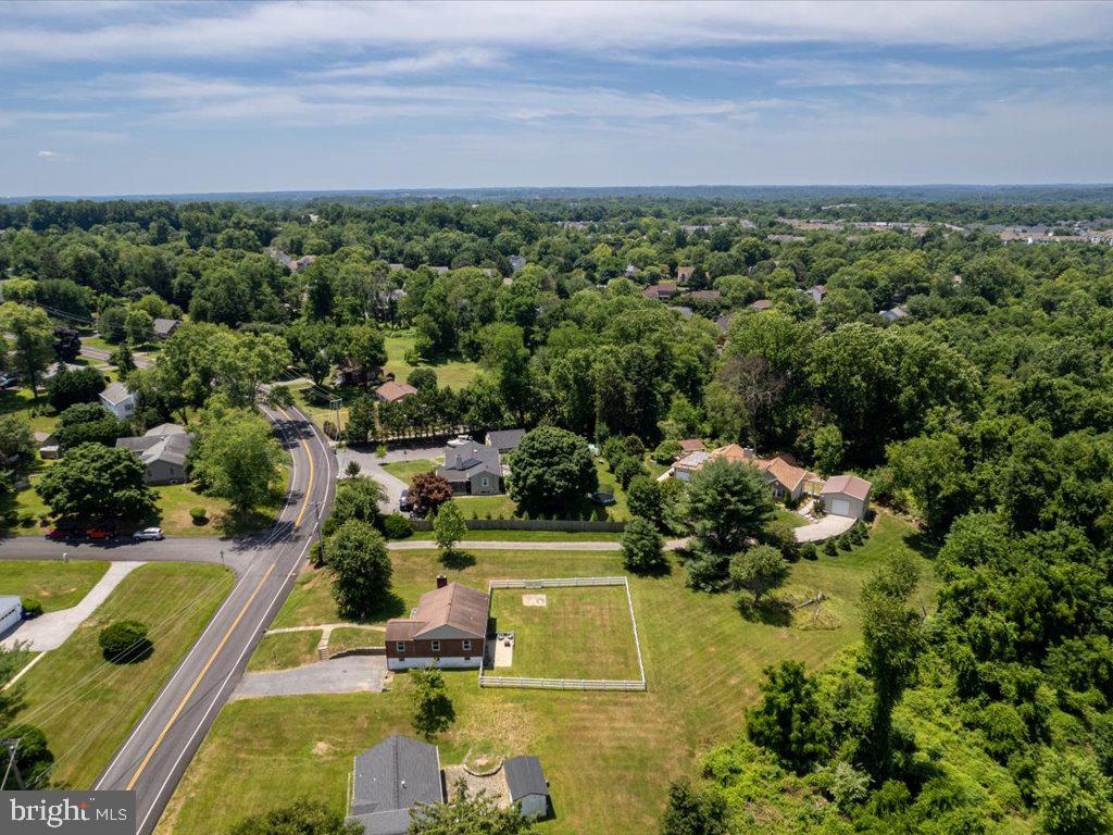 MONTGOMERY KNOLLS - Residential