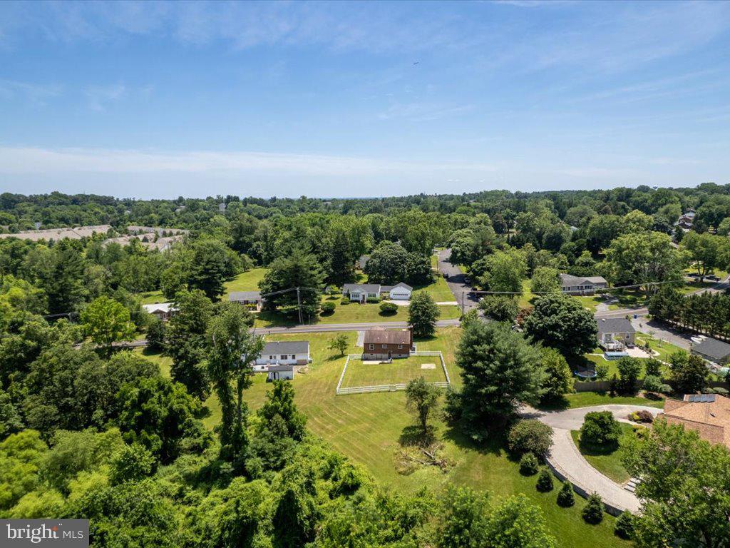 MONTGOMERY KNOLLS - Residential