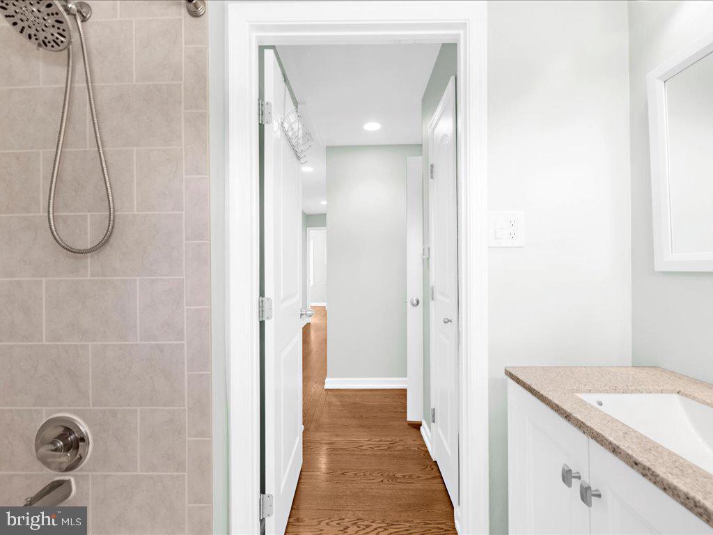 MONTGOMERY KNOLLS - Residential