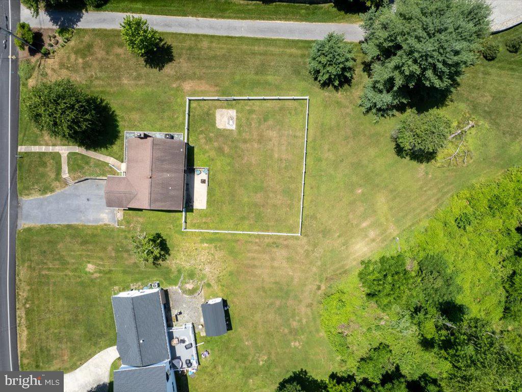 MONTGOMERY KNOLLS - Residential