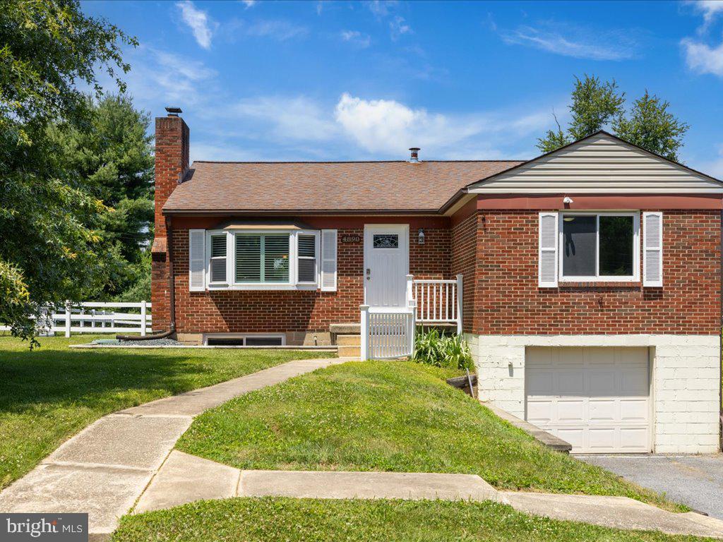 MONTGOMERY KNOLLS - Residential