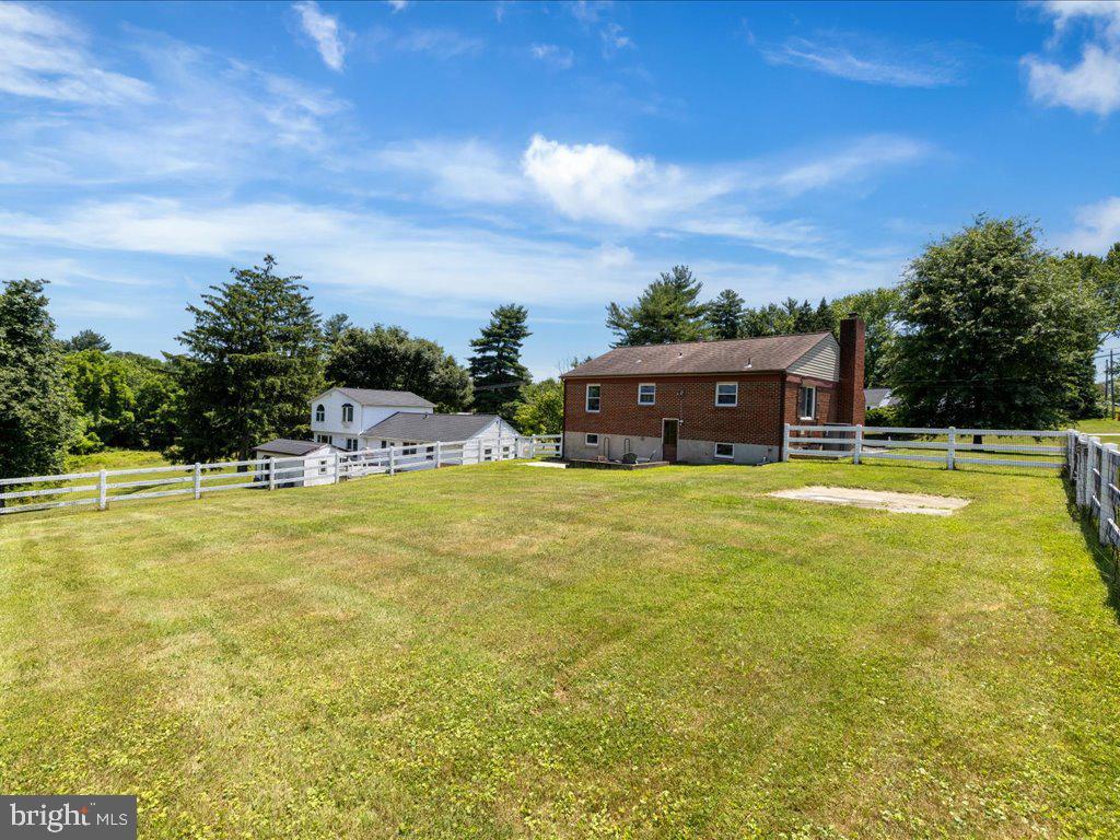 MONTGOMERY KNOLLS - Residential