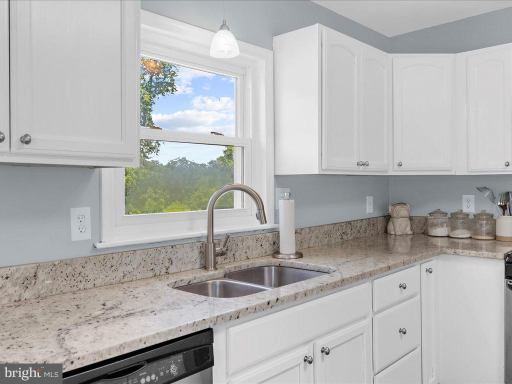 MONTGOMERY KNOLLS - Residential