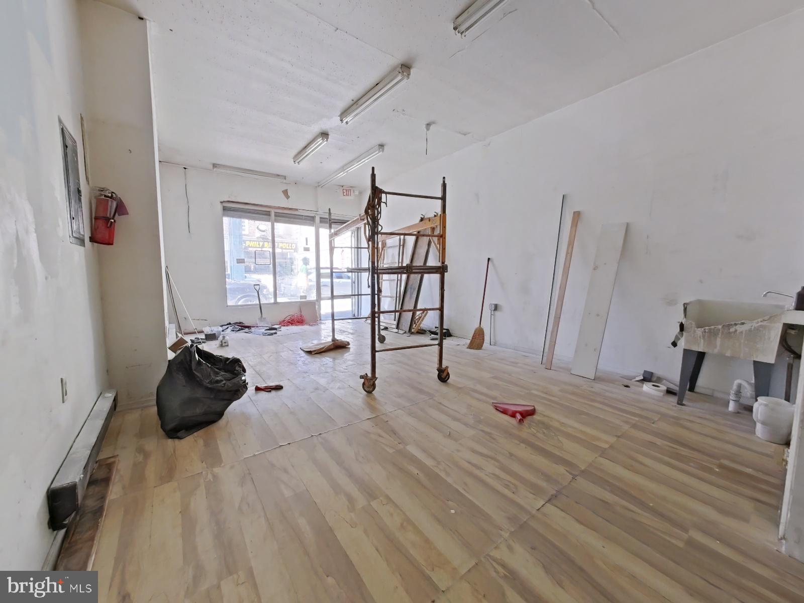 FRANKFORD - Commercial Sale