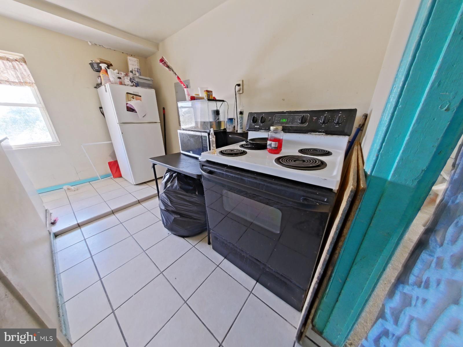 FRANKFORD - Commercial Sale