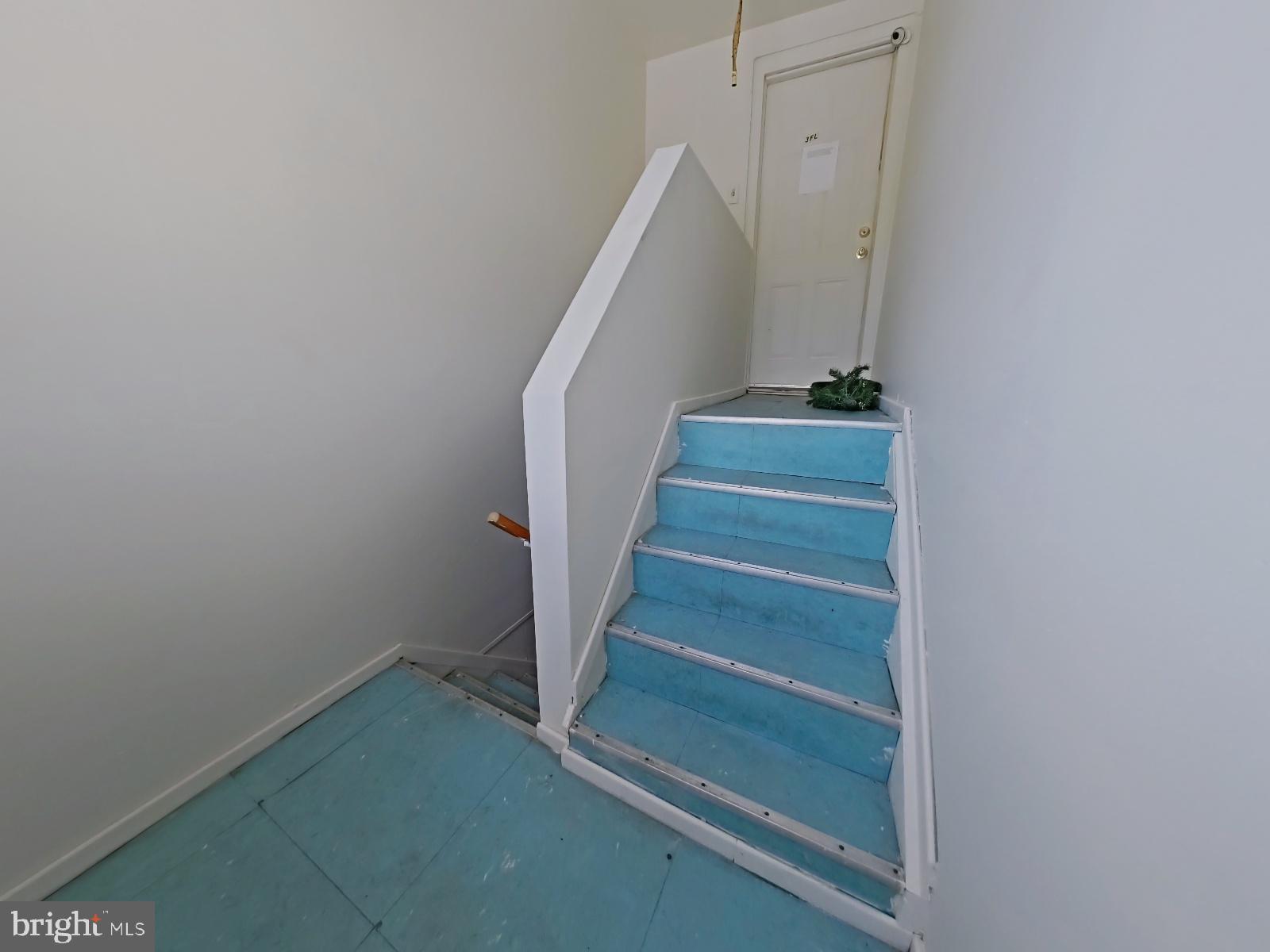 FRANKFORD - Commercial Sale