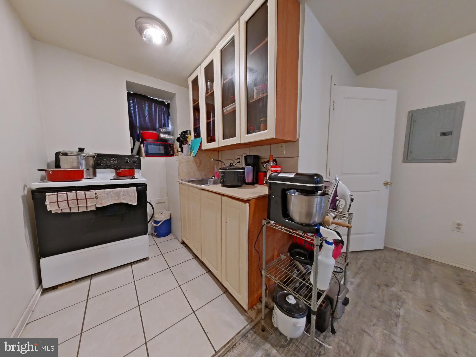 FRANKFORD - Commercial Sale