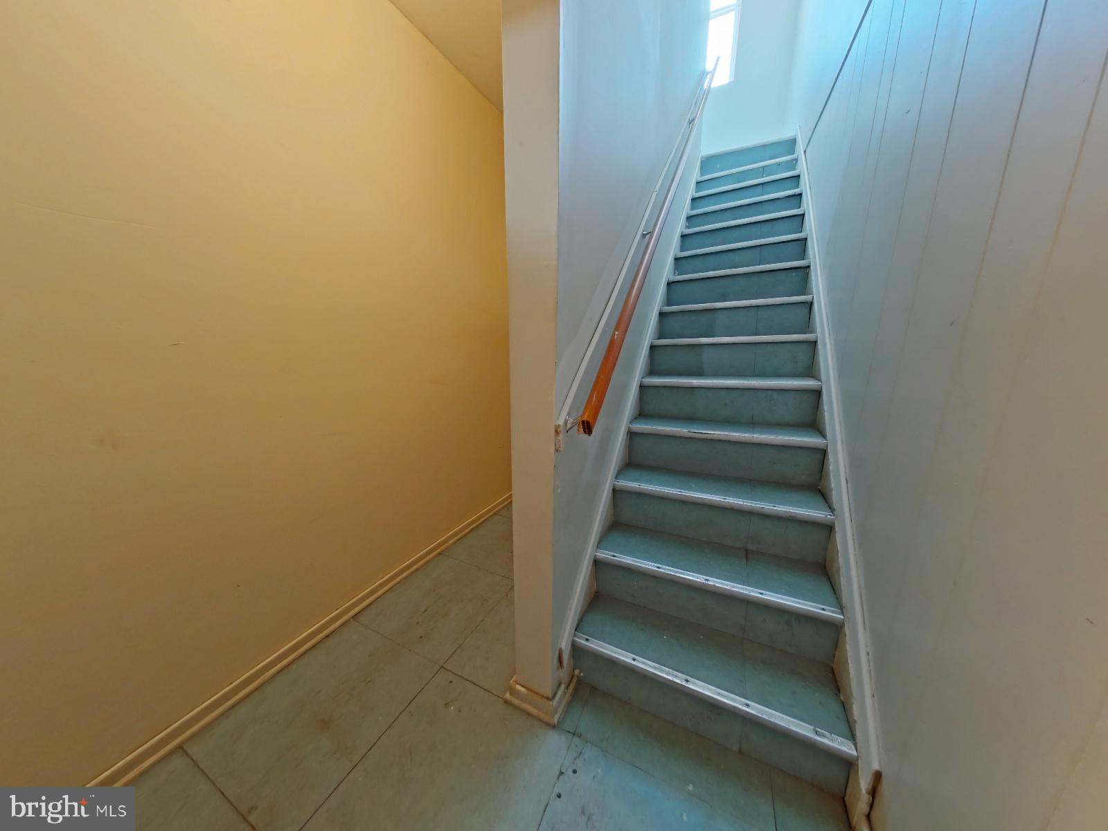 FRANKFORD - Commercial Sale