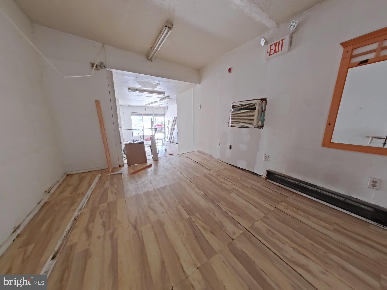 FRANKFORD - Commercial Sale