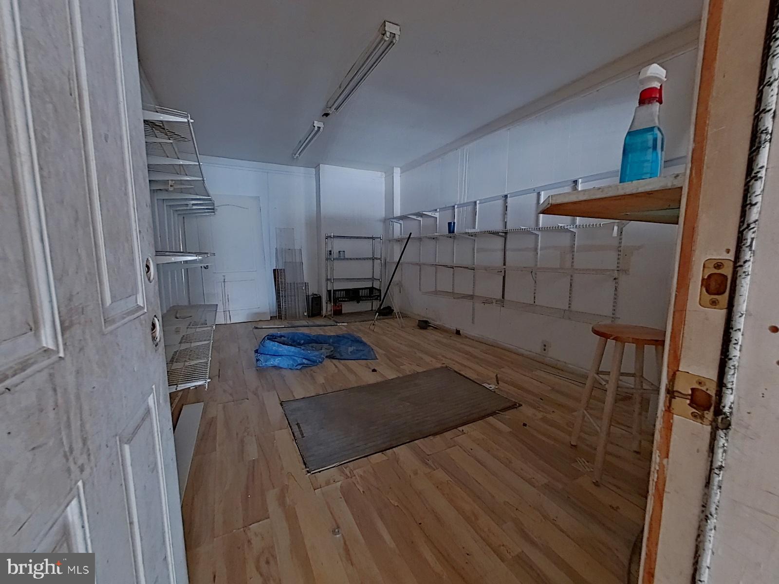 FRANKFORD - Commercial Sale