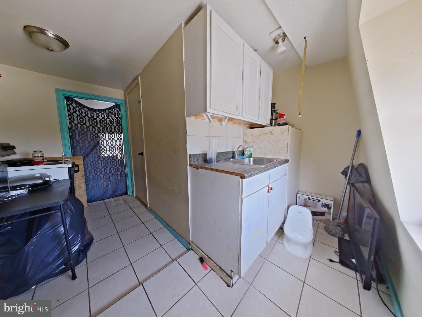 FRANKFORD - Commercial Sale