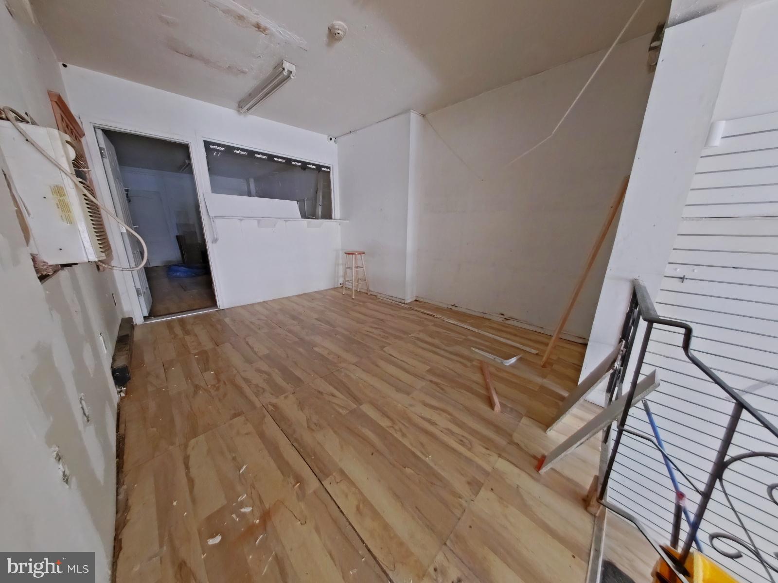 FRANKFORD - Commercial Sale