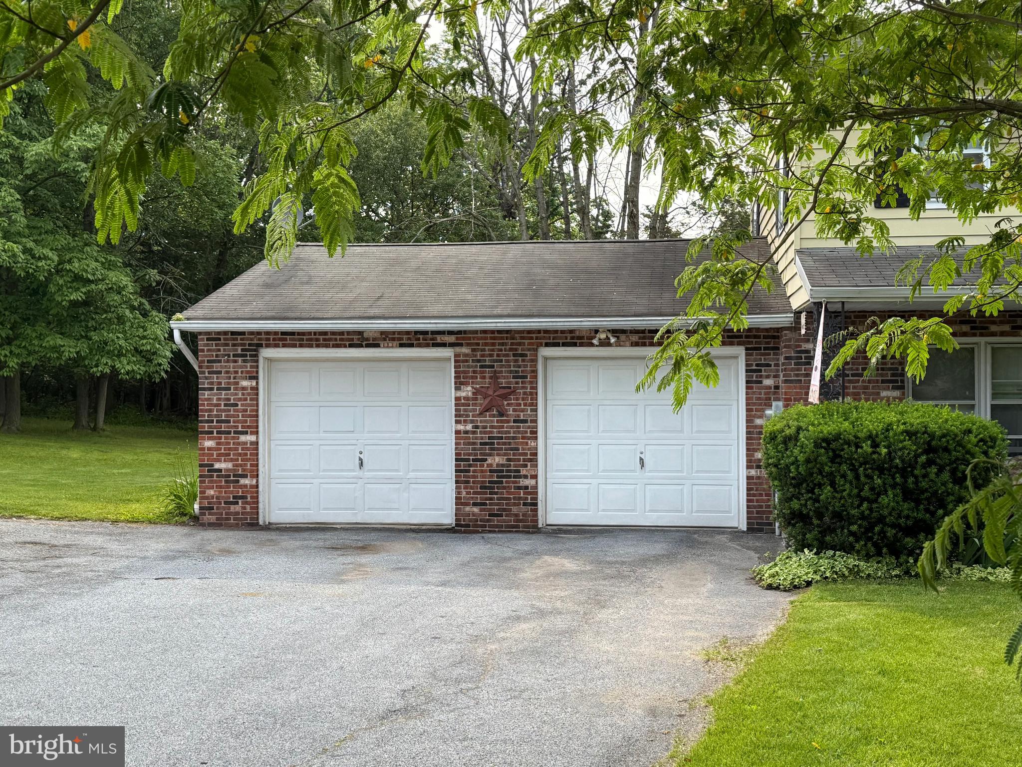 325 and 327 S GRIFFITH DRIVE