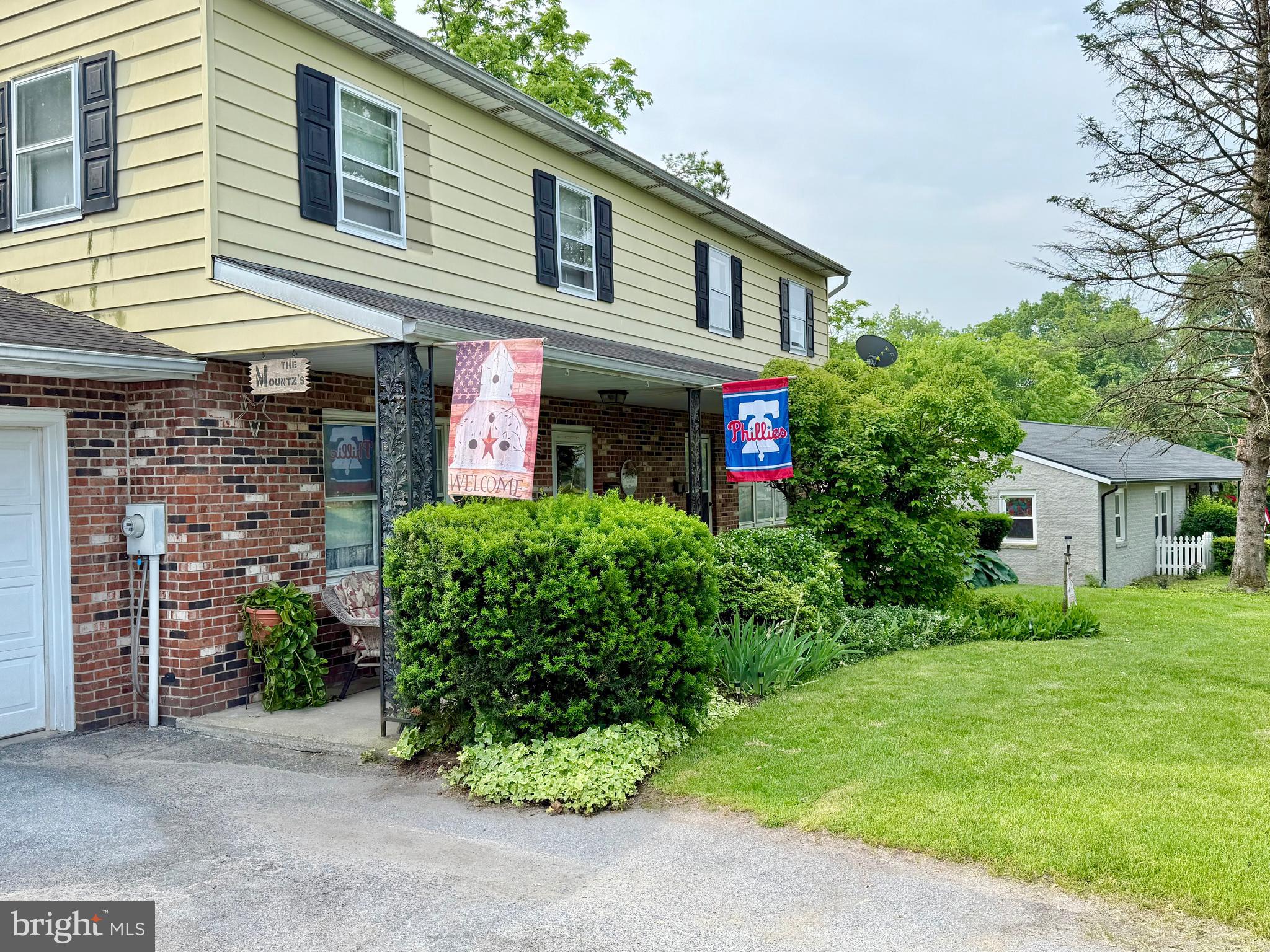 325 and 327 S GRIFFITH DRIVE