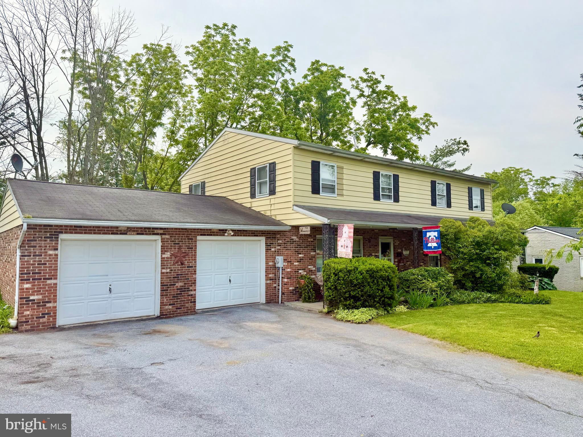 325 and 327 S GRIFFITH DRIVE
