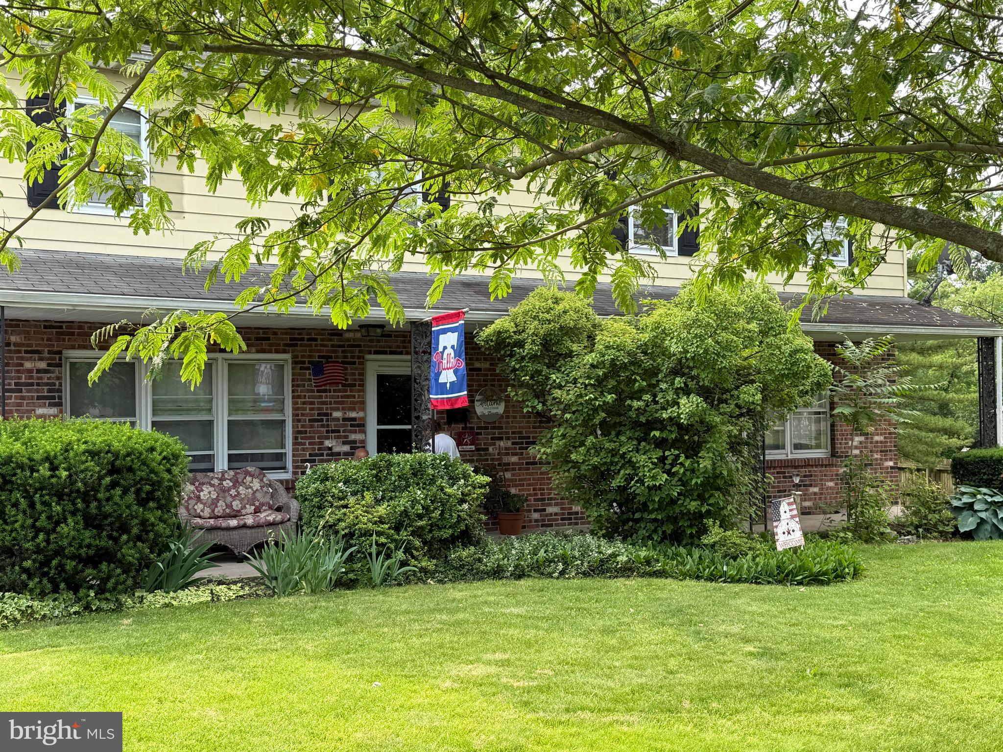 325 and 327 S GRIFFITH DRIVE